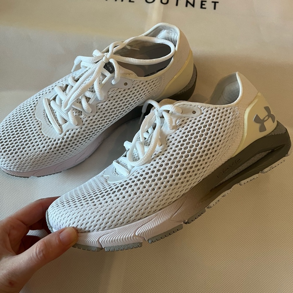 Under Armour Hovr Sonic 4 Bluetooth Shoes